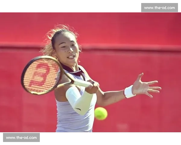 温网首轮焦点战：郑钦文挑战西尼亚科娃，草地魅力见证突破时刻