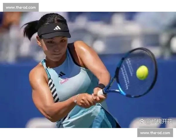 温网激战！王欣瑜强势晋级，下轮 CCTV5 直播，一起为中国金花助威！