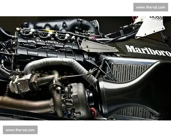 F1赛车引擎的轰鸣：V6混合动力单元揭秘